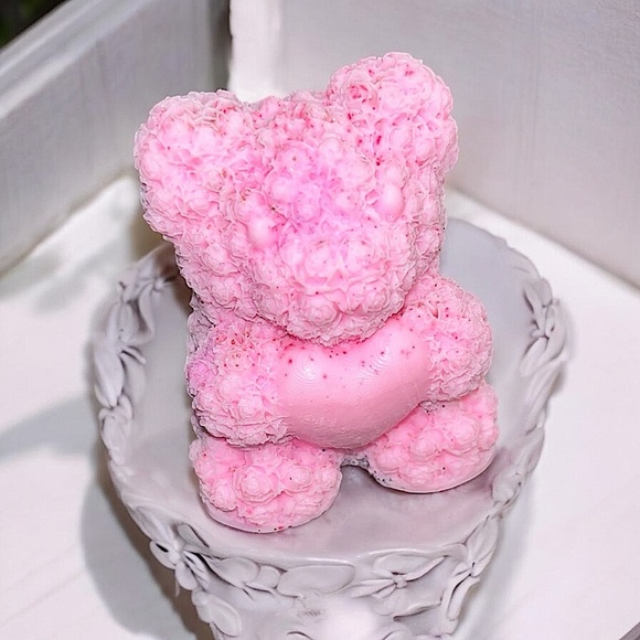 Strawberry Soap 3D rose bear 3x2 inch 4oz shea butter & goat milk - Picture 1 of 4